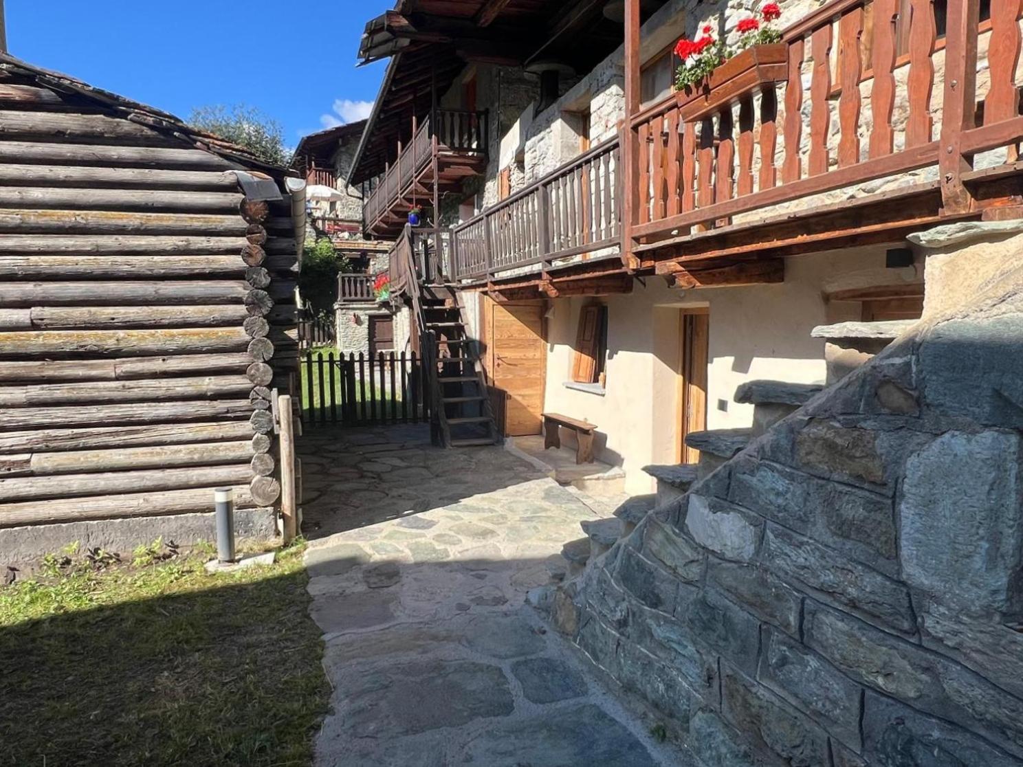 Joivy Modern Family Chalet With Stunning Mountain Views Champoluc Exteriér fotografie