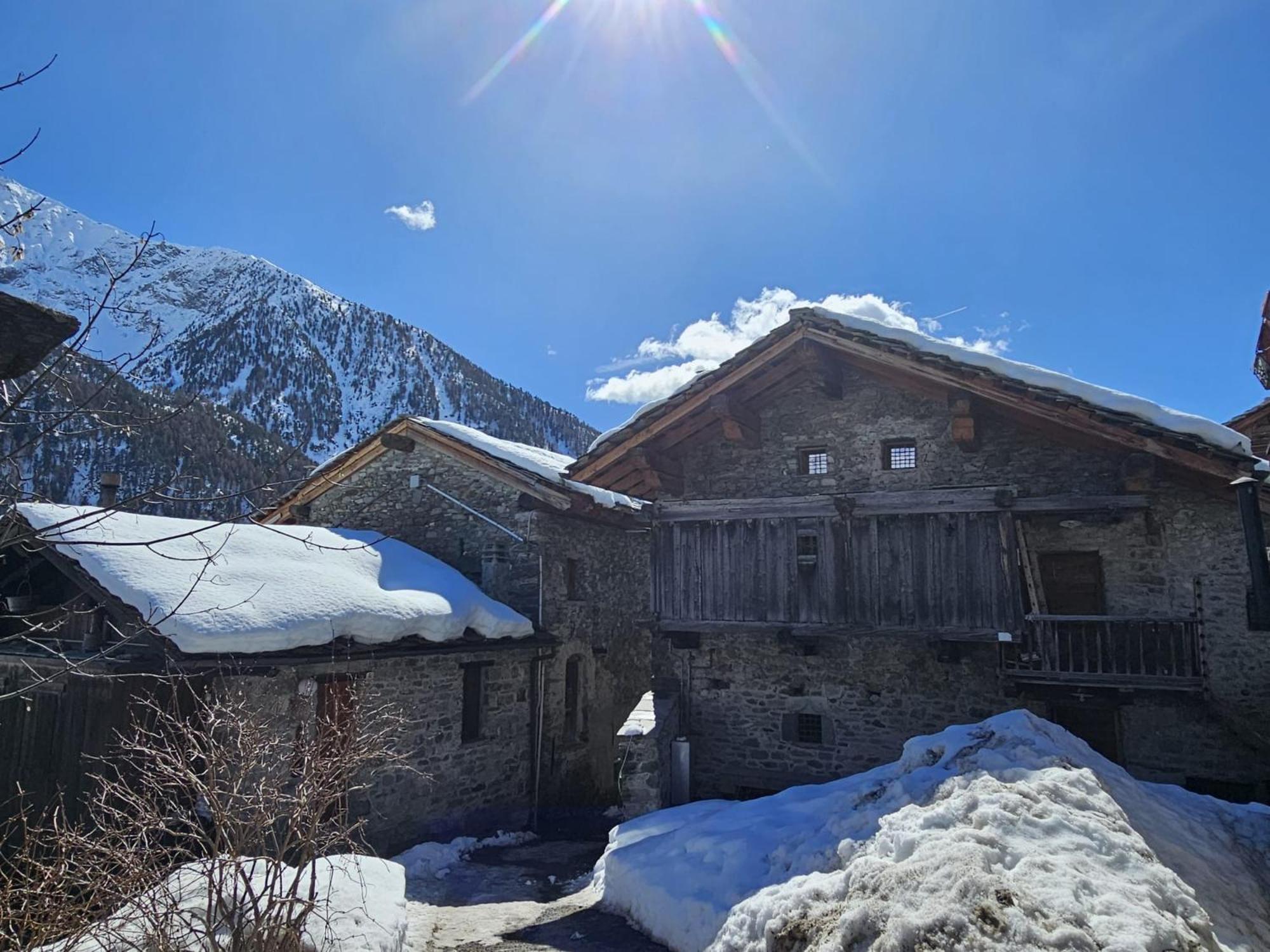 Joivy Modern Family Chalet With Stunning Mountain Views Champoluc Exteriér fotografie